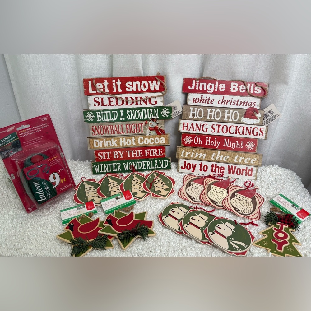 Christmas Festive Ornament Decor 
Bundle ( 16 pcs )